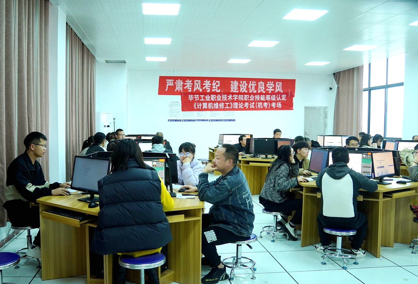 持續(xù)推進職業(yè)技能等級認定  不斷推動“雙師型”隊伍建設