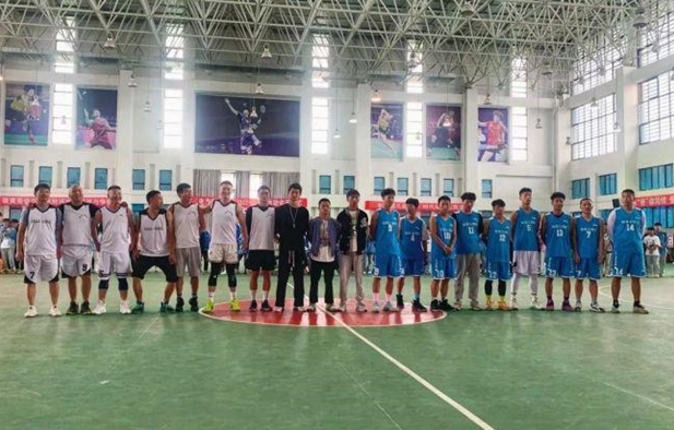 老師VS學(xué)生籃球賽，精彩看過(guò)來(lái)~