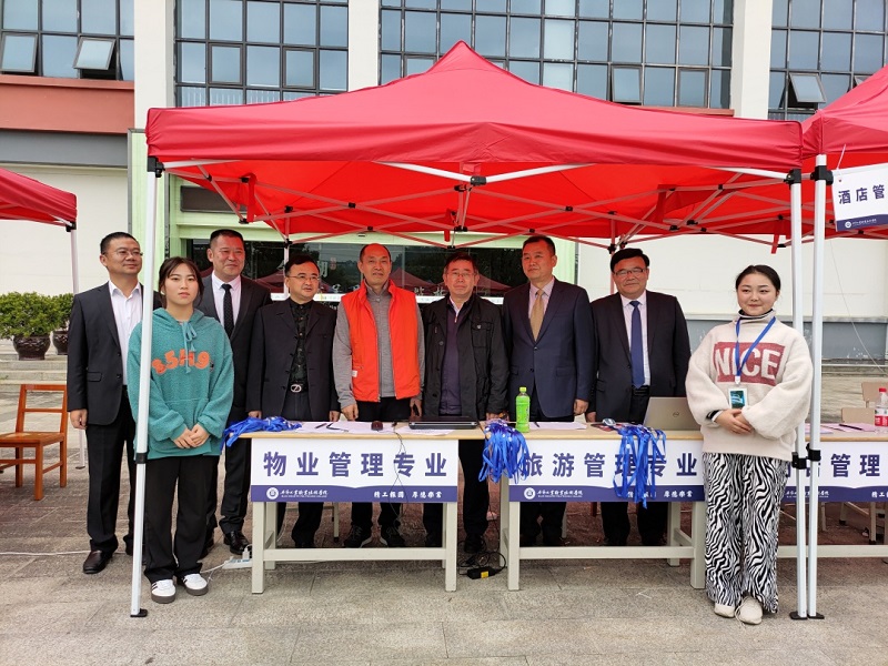 市政協(xié)副主席秦天志、重慶海怡天集團(tuán)董事局主席張海源一行蒞臨我院考察指導(dǎo)