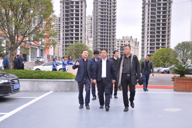 市委常委、市政府常務(wù)副市長(zhǎng)周仕飛赴畢節(jié)工業(yè)職業(yè)技術(shù)學(xué)院調(diào)研