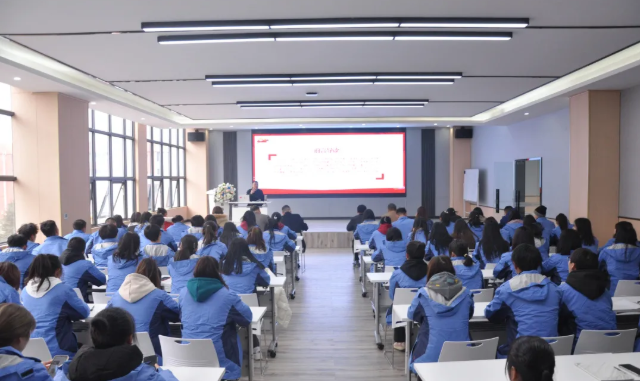 學(xué)好“四史” 踐行使命——院長(zhǎng)邱國(guó)援為社會(huì)服務(wù)系師生作專(zhuān)題宣講