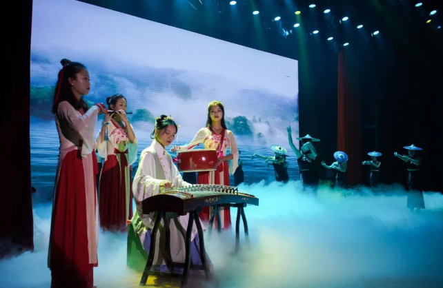 喜迎二十大 · 永遠(yuǎn)跟黨走 · 奮進新征程——學(xué)院第三屆經(jīng)典誦讀（學(xué)生組）圓滿閉幕