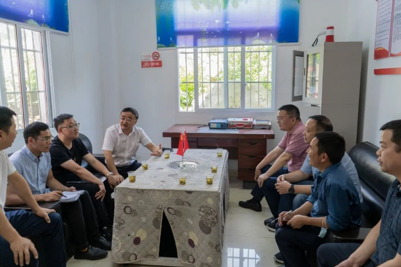 畢節(jié)工業(yè)職業(yè)技術(shù)學(xué)院主要領(lǐng)導(dǎo)深入鄉(xiāng)村振興聯(lián)系點(diǎn)開(kāi)展走訪調(diào)研