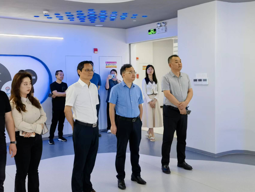 李涌、邱國援率隊到廣東省企業(yè)、院?？疾鞂W習