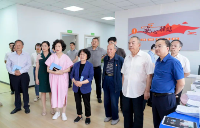 省、市關(guān)心下一代工作委員會赴畢節(jié)工業(yè)職業(yè)技術(shù)學(xué)院調(diào)研