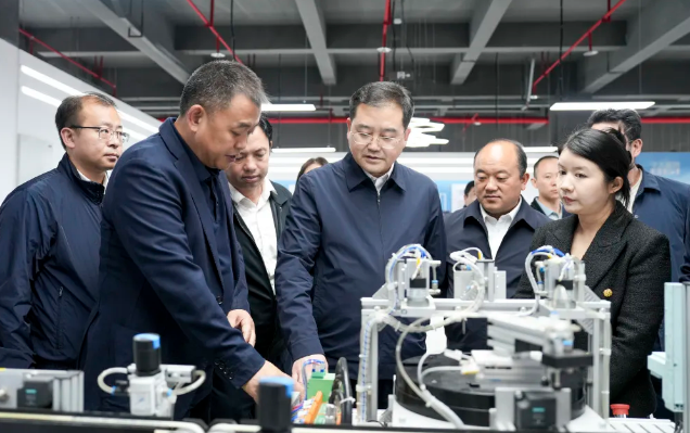 四川省人力資源和社會(huì)保障廳黨組成員、副廳長(zhǎng)劉曉博一行赴我院考察