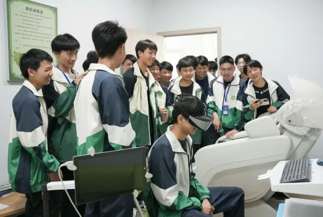 黔西市中等職業(yè)學(xué)校到我院開展游學(xué)交流活動