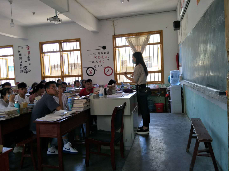 畢節(jié)工業(yè)職業(yè)技術(shù)學(xué)院黨群黨支部以招生宣傳為載體開展“主題黨日”活動(dòng)