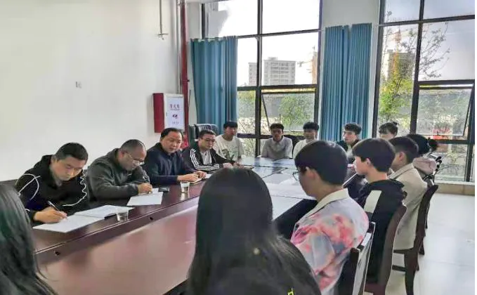 聆聽學(xué)生心聲 提高后勤保障質(zhì)量——學(xué)院召開后勤保障服務(wù)調(diào)研座談會(huì)